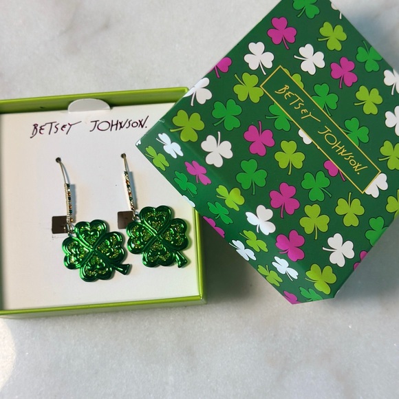 NWT Betsey Johnson Green Clover Lucky Set of St Patricks Day Earrings - Picture 2 of 3